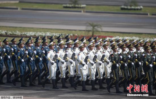 3月23日，在巴基斯坦首都伊斯兰堡，中国军人参加“巴基斯坦日”阅兵仪式