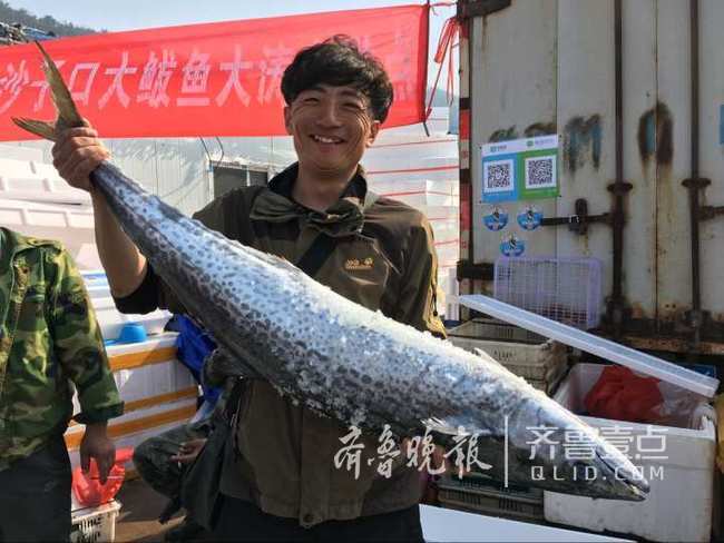 鲜鲅鱼上市引抢购 崂山鲅鱼节开幕价格比往年高