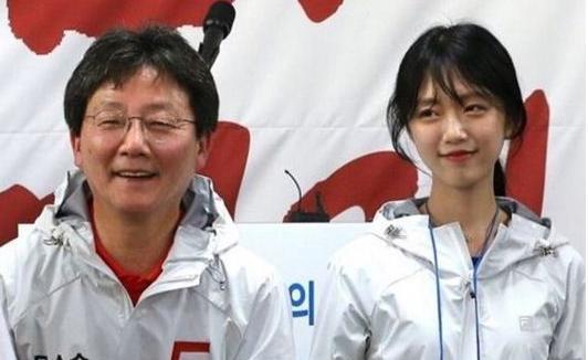 韩总统候选人因女儿貌美可爱 被捧为国民岳父