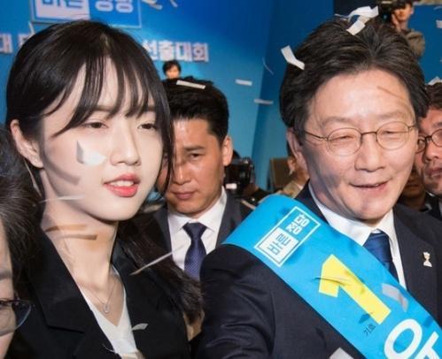 韩总统候选人因女儿貌美可爱 被捧为国民岳父