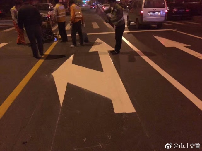 南京路部分路段22日恢复双向 交通标线施划完成