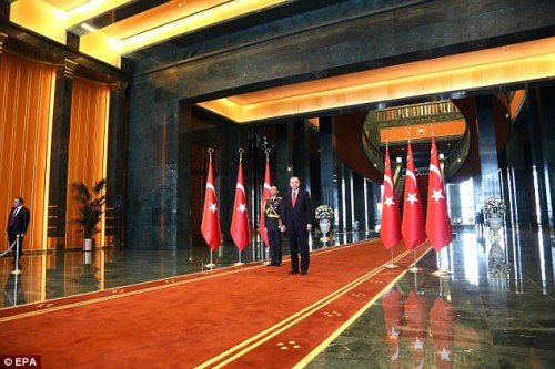 土耳其总统豪华官邸曝光：世界最大 抵30个白宫