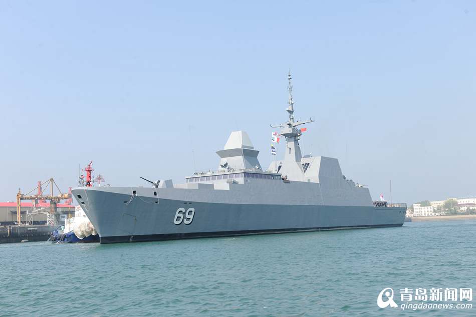 高清:新加坡海军刚毅号导弹护卫舰访问青岛