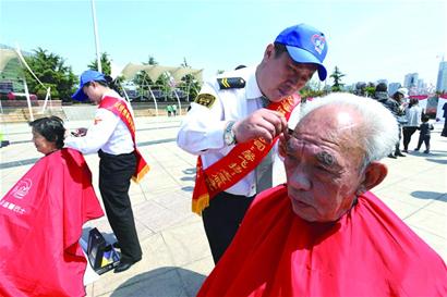 青岛市志愿者广场启用 每月组织不同主题活动