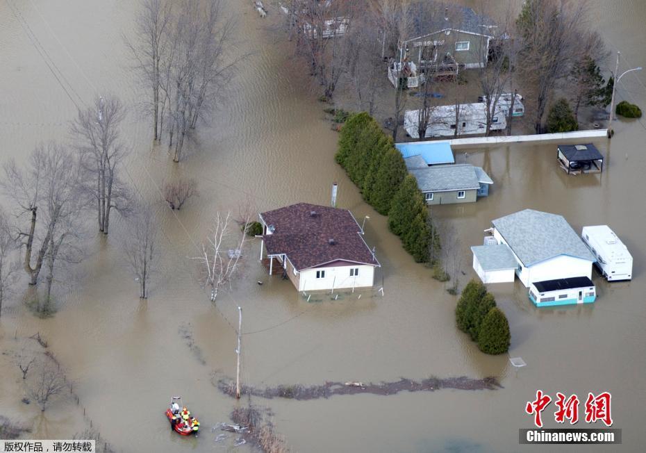 加拿大多地爆发洪水 城镇变“孤岛”