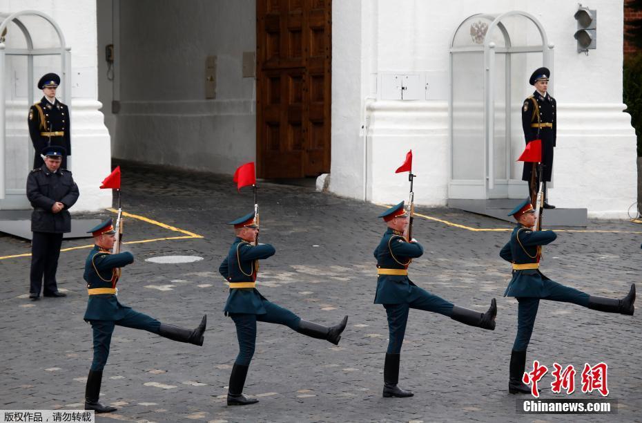 俄罗斯举行阅兵式庆祝卫国战争胜利72周年