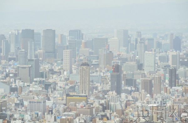 日本大范围观测到沙尘天气。（共同社）