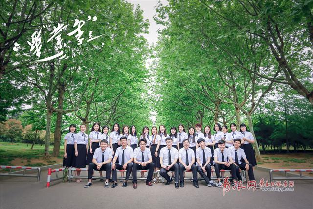 画风萌爆 青岛高校大学生航拍创意毕业照(图)