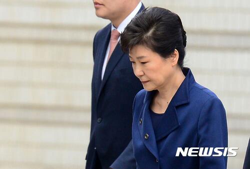 韩媒：朴槿惠或于23日出庭受审 系被捕后首次公开露面