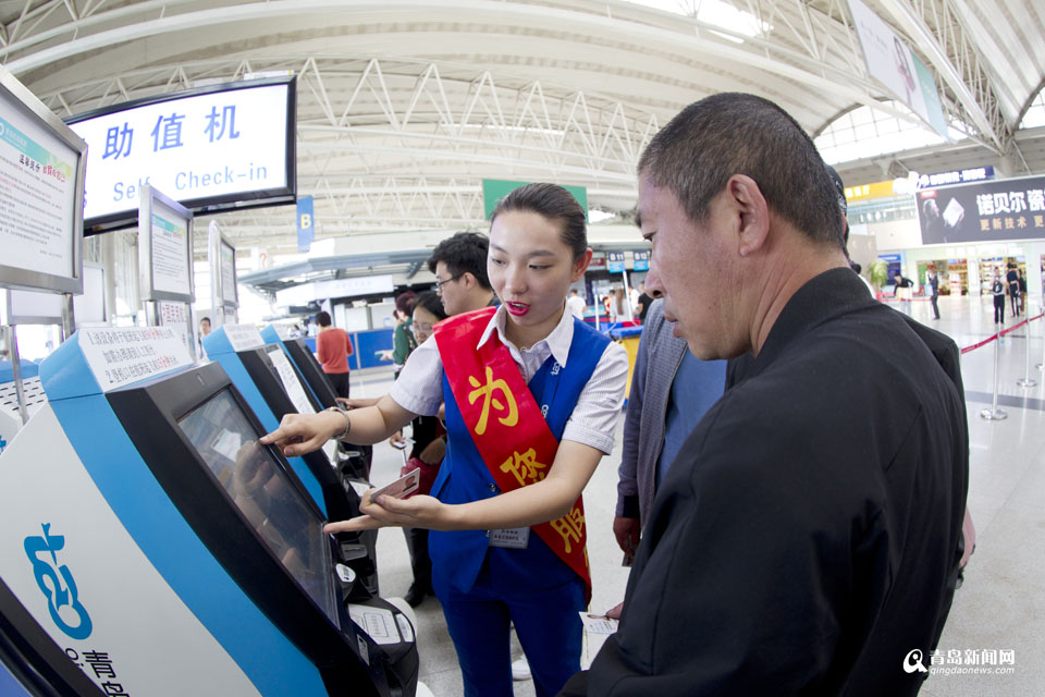 青岛机场开启智能乘机模式 1分钟自助托运行李