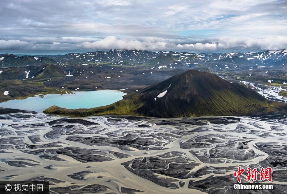 高空拍摄冰岛冰川河流火山黑沙 犹如外星秘境
