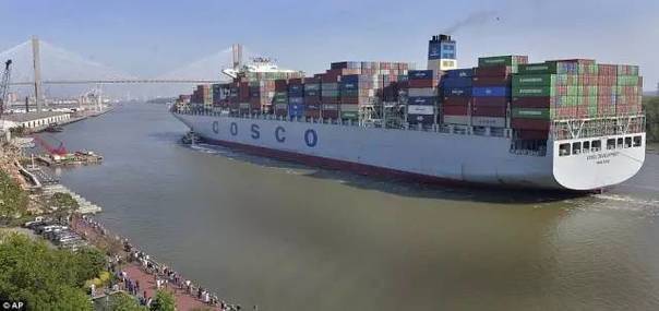 中国超级货轮停靠美国引惊呼：它占了一整条河