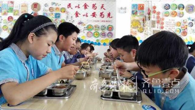 青岛拟建80所学校食堂 计划到5月底建成12所