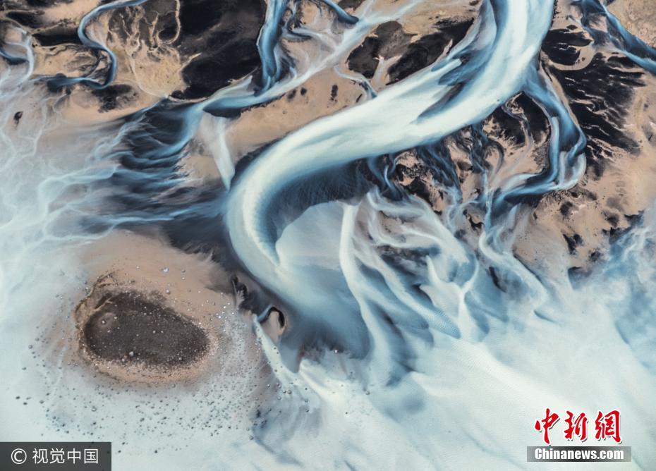 高空拍摄冰岛冰川河流 犹如外星秘境