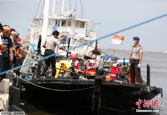 印尼一艘渡轮在爪哇海失火致5人遇难 187人已获救