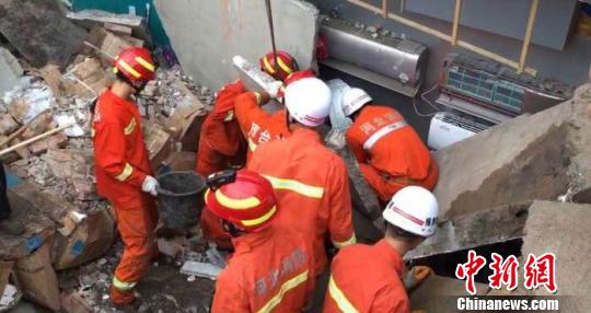 河北任县小商场坍塌被埋5人全部救出事故原因正调查