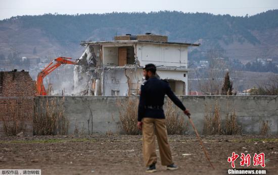 巴基斯坦当局2012年动用推土机，拆除位于阿伯塔巴德市的“基地”组织前领导人本·拉登生前最后的藏身住所。
