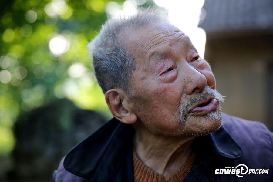 106岁老人六世同堂 一年喝200斤土酒