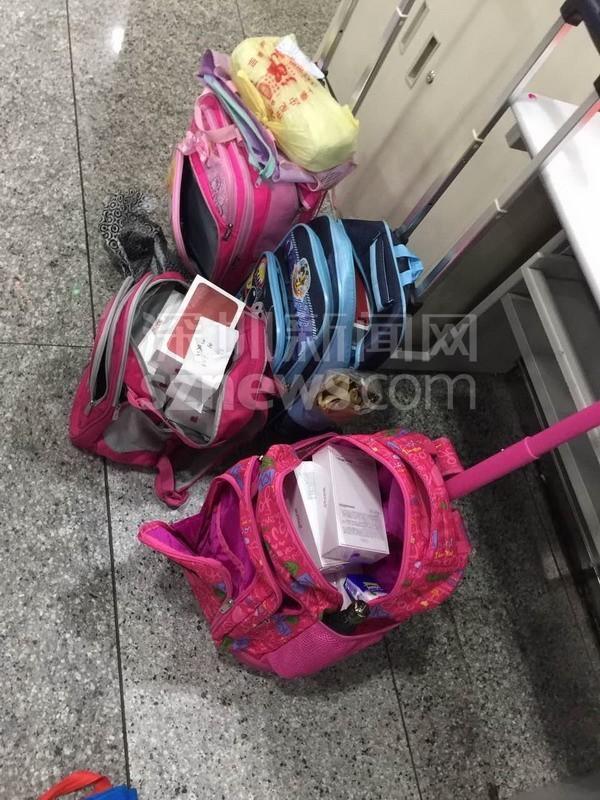 为吃麦当劳，深圳10名学童书包藏210部手机过海关