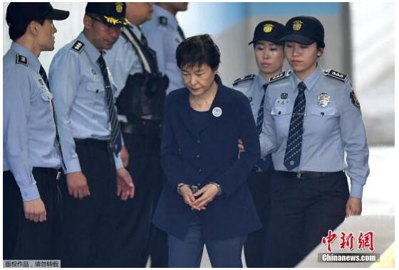 朴槿惠出庭第二次公审保持沉默 崔顺实未出席