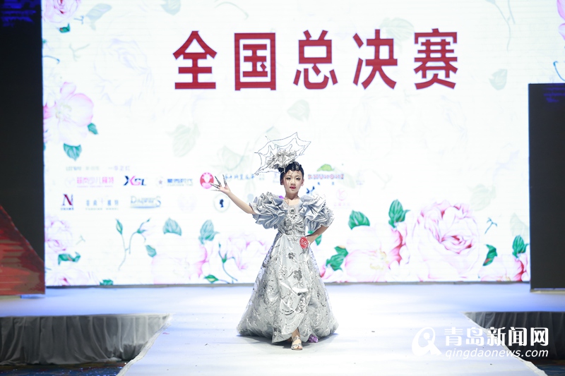 第六届中国少儿时装模特大赛举行 萌娃T台走秀