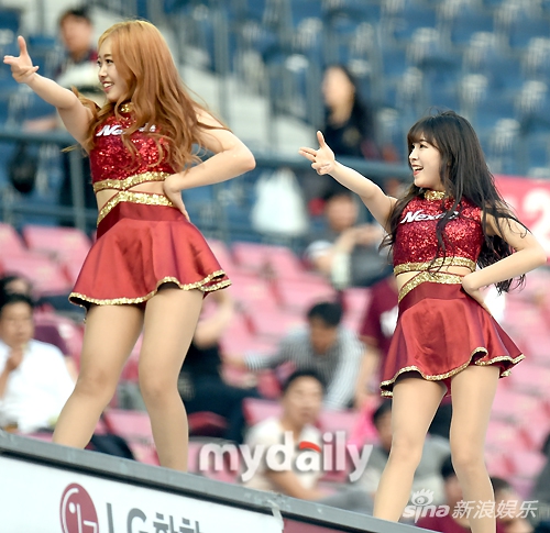 韩国啦啦队热舞助阵棒球赛 翘臀长腿性感撩人