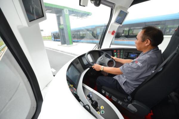 中车研发全球首列虚拟轨道列车 将实现无人驾驶