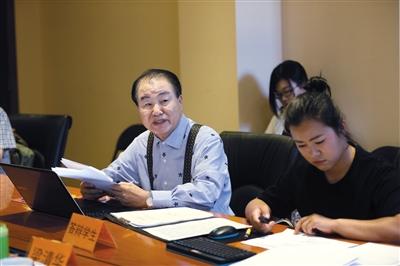 75岁韩国老人在华拿下两个博士学位 花一年半学中文