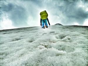 小伙因一次徒步辞职投身登山 两年登顶16座雪山