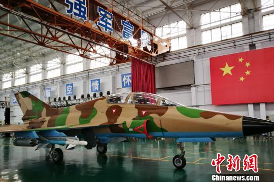 中国“山鹰”战机家族添丁 首架外贸飞机总装下线