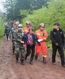 65岁女子进山采野菜迷路 官兵搜救11小时找到