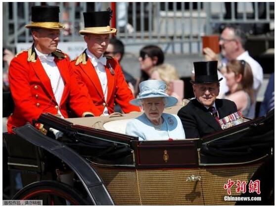 英女王91岁生日官方庆典举行 呼吁哀伤中团结