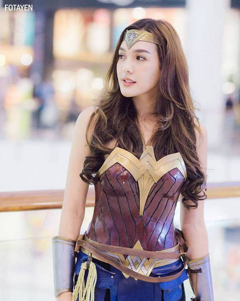 泰国“神奇女侠”太美了 但真实性别却是个谜