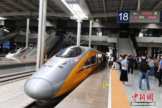 中国高铁网络扩容 运营里程超世界其他国家之和