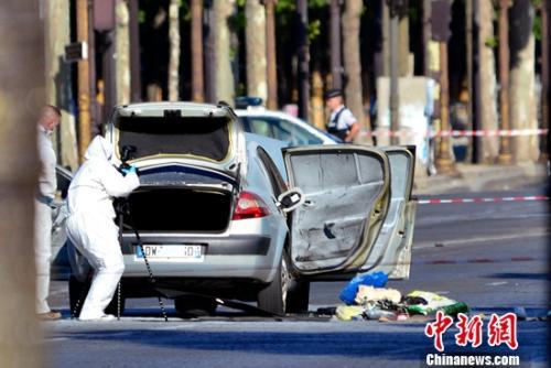 图二 6月19日，巴黎香榭丽舍大道发生汽车冲撞事件。
