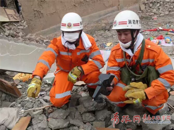 青岛消防硬汉张凯：参与救援三千余次 亏欠家人很多