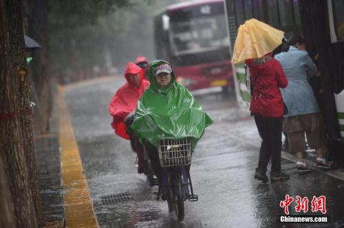 南北方强降雨呼应来袭北京山东等局地或现冰雹