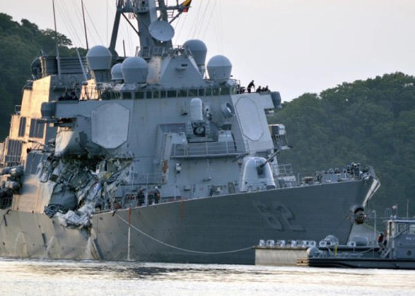 美军舰被撞细节：为防沉关闭水密门，7船员被困淹死
