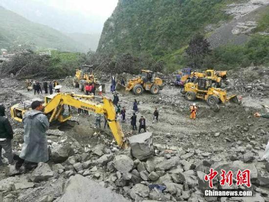 四川茂县山体高位垮塌致141人失联 各方救援展开