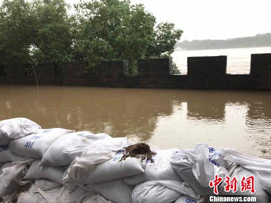 暴雨侵袭浙江 钱塘江流域暴发建国后第二大洪水
