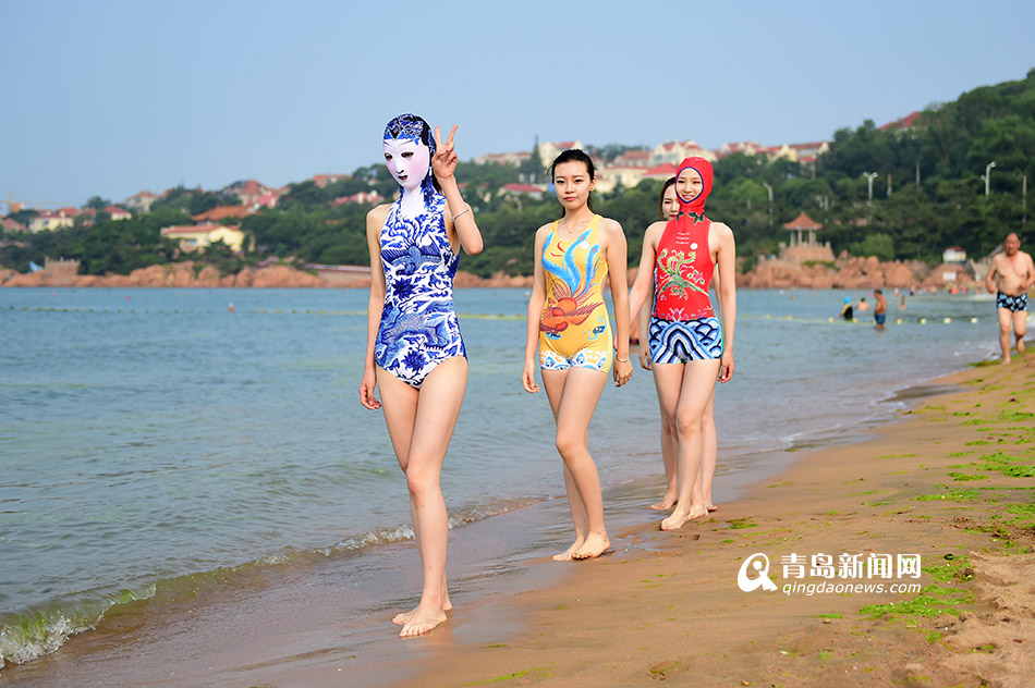 高清：第七代脸基尼问世 美女模特海边试穿