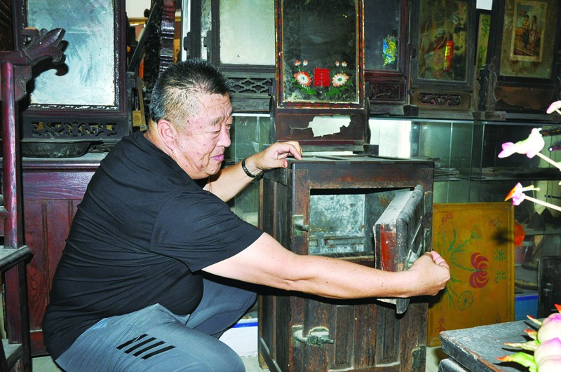 莱西藏有一件清代木胎冰箱 推测应为贵族使用