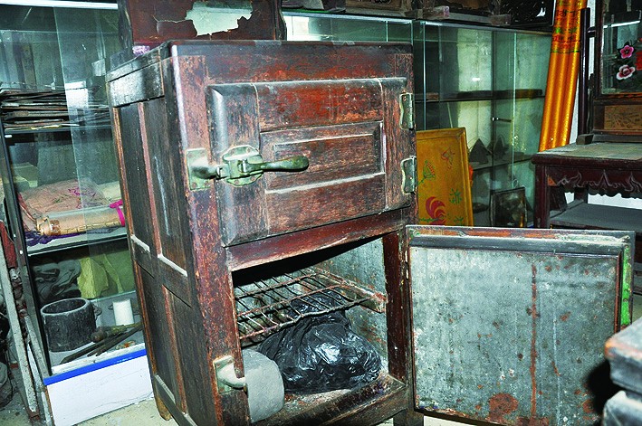 莱西藏有一件清代木胎冰箱 推测应为贵族使用