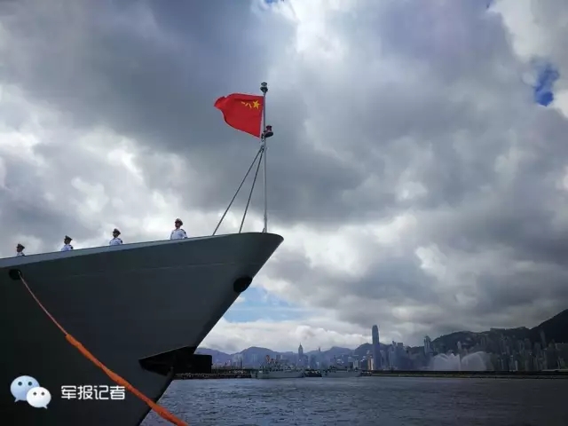 辽宁舰抵达香港 本周末首次对外开放(组图)