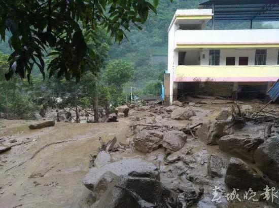 细心村民发现泥石流前兆 救全村180多人(图)