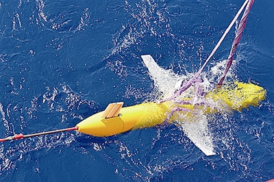 赞！“科学号”南海首次尝试布放水下滑翔机