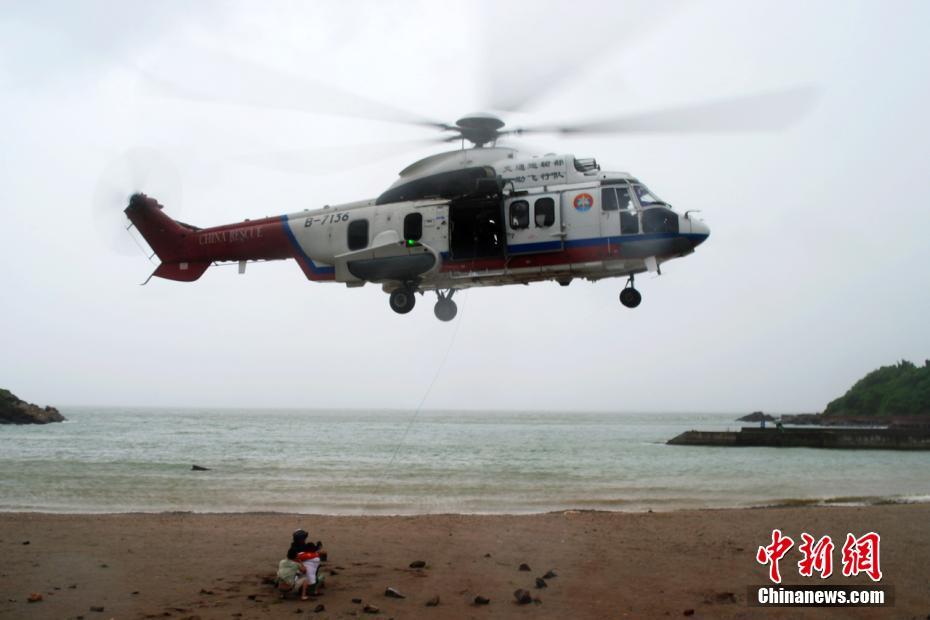 台风临近63名驴友被困海岛 海空联动成功施救