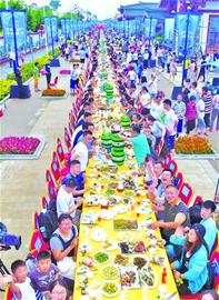 千人渔家长桌宴场面壮观 龙湾嗨海季全面升级