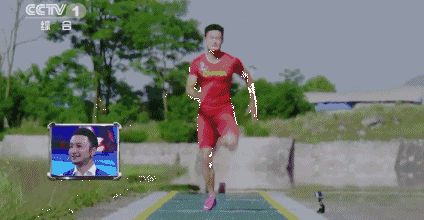 短跑名将张培萌和歼-10跑100米 瞬间被拉开数米