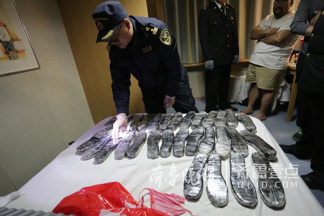 青岛海关查获史上最大毒品走私案 鞋底藏18公斤